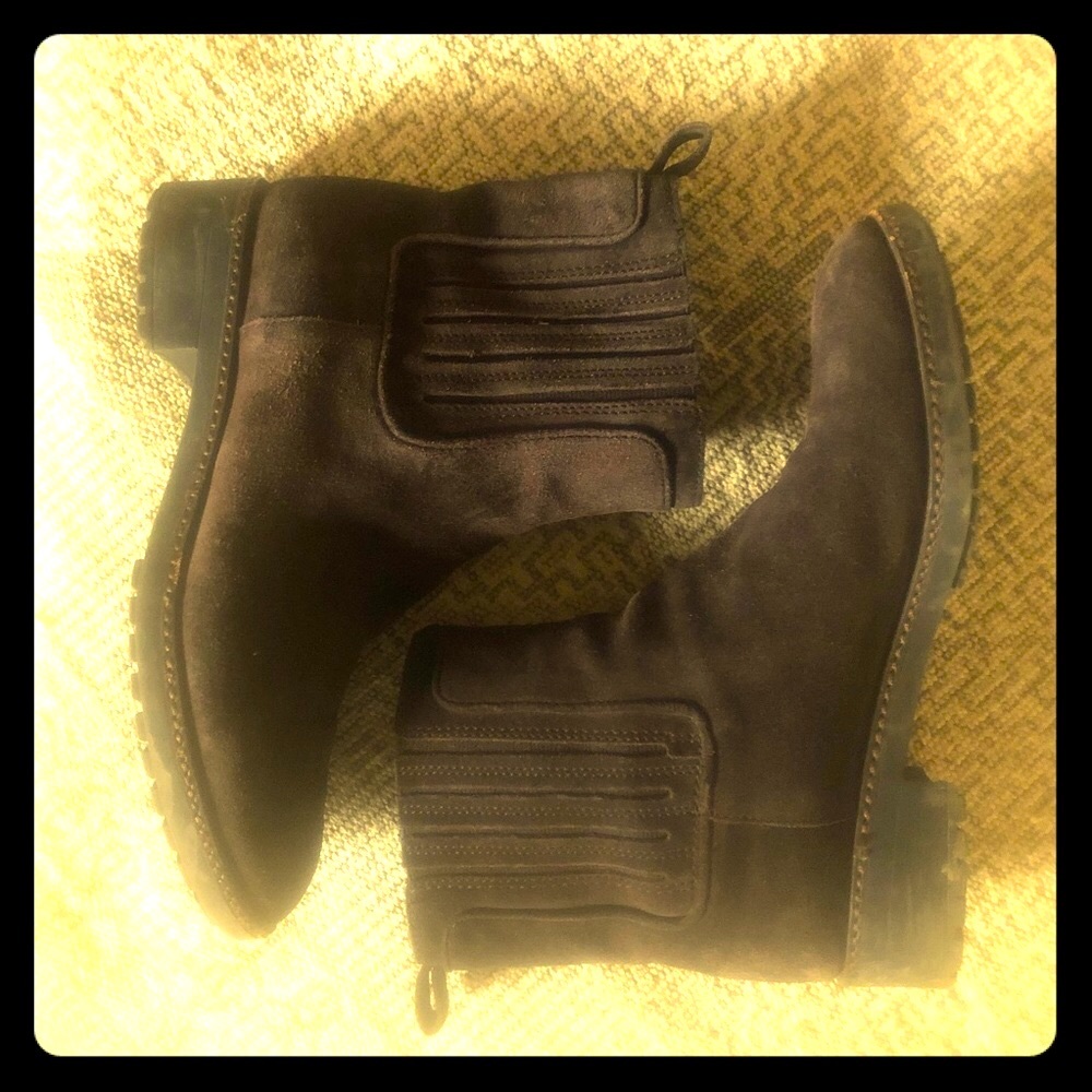 Women’s Suede Via Spiga Chelsea boots